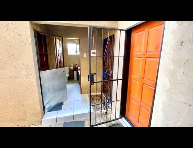 3 BEDROOM HOUSE FOR SALE IN BRAM FISCHERVILLE
